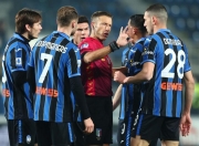 雷火电竞官网-包含热刺险胜本菲卡，贝尔乌龙送礼意甲的词条