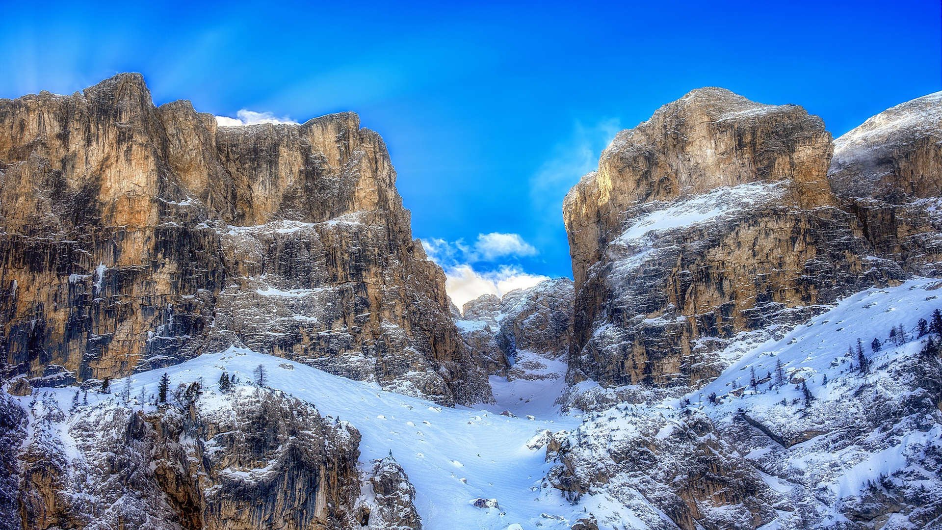 月光下的双城记,当波斯铁骑踏碎冰封,蓝月核心照亮北境